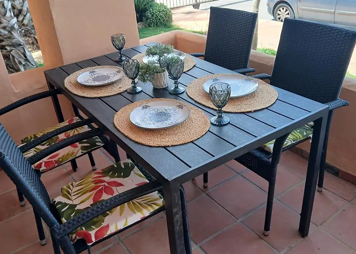 Nueva Ribera Beach Club, Luxury 2 Bedroom Apartment With Outdoor Swimming Pool, Wifi And Footsteps Away From The Beach In Los Alcazares