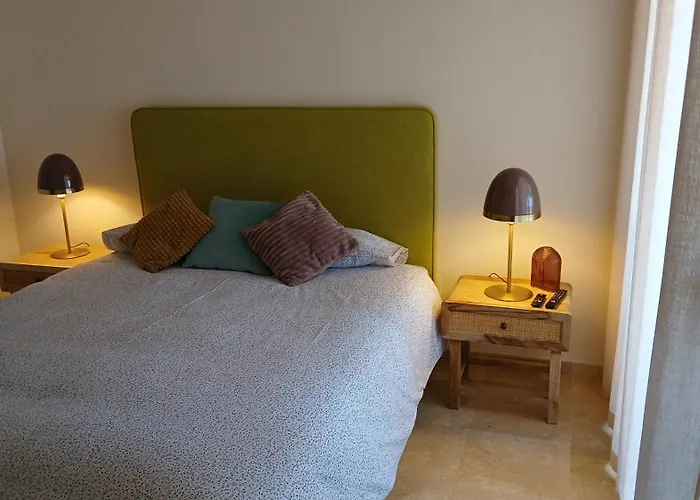 Nueva Ribera Beach Club, Luxury 2 Bedroom Apartment With Outdoor Swimming Pool, Wifi And Footsteps Away From The Beach In Los Alcazares