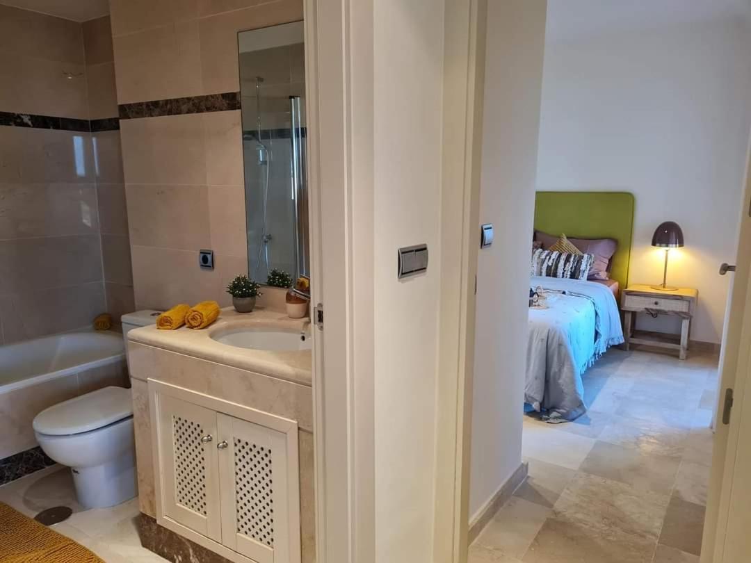 Nueva Ribera Club, Luxury 2 Bedroom With Outdoor Swimming Pool, Wifi And Footsteps Away From The In Alcazares *