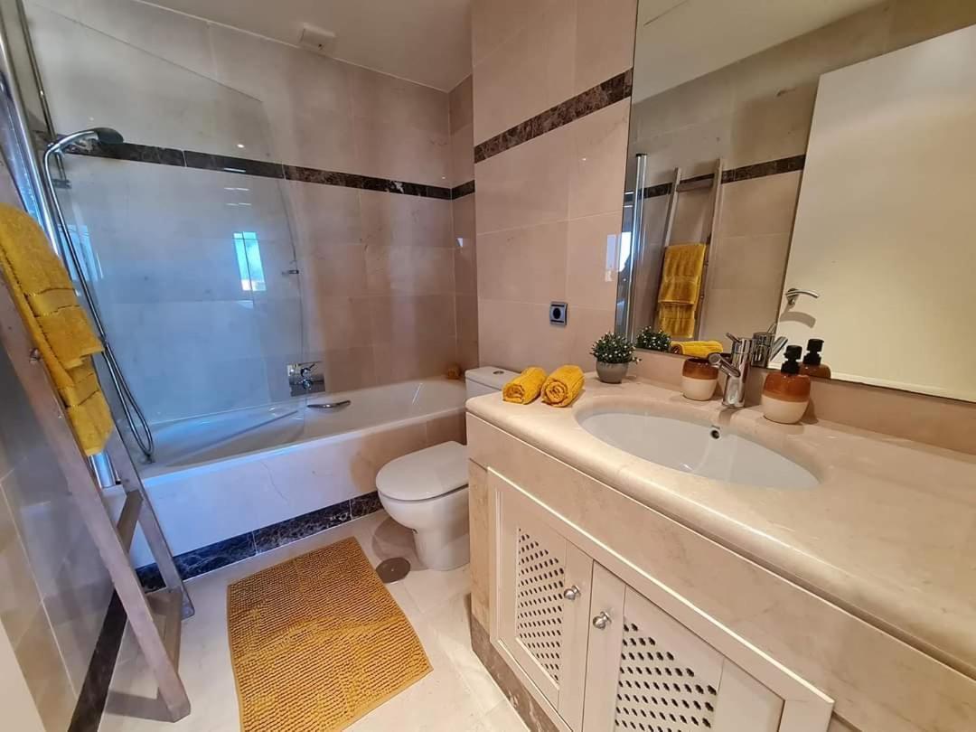 Nueva Ribera Club, Luxury 2 Bedroom With Outdoor Swimming Pool, Wifi And Footsteps Away From The In Alcazares Los Alcazares