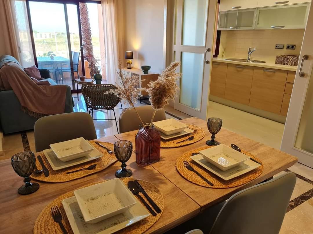 Nueva Ribera Club, Luxury 2 Bedroom With Outdoor Swimming Pool, Wifi And Footsteps Away From The In Alcazares Los Alcázares